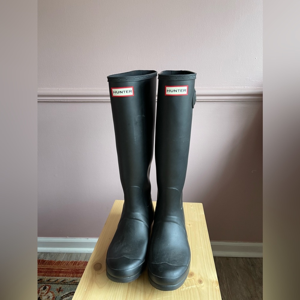 Tall Hunter Boots / Black / WORN ONCE; perfect condition! Size 8